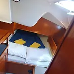 Coriandre 2 - Sur Un Grand Voilier 9 Personnes By Nuits Au Port Ботель