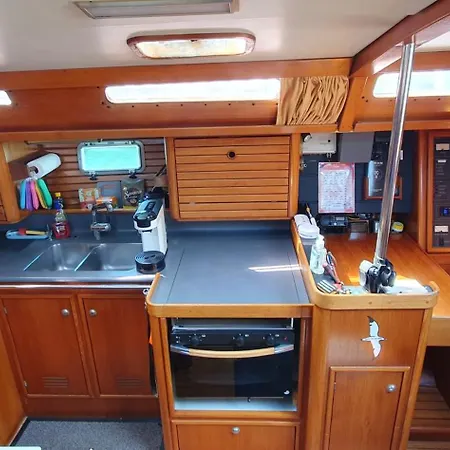 Botel Coriandre 2 - Sur Un Grand Voilier 9 Personnes By Nuits Au Port *