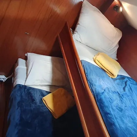 Coriandre 2 - Sur Un Grand Voilier 9 Personnes By Nuits Au Port Botel *