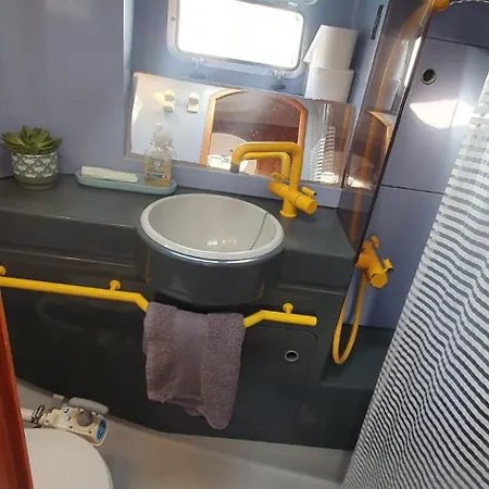 Botel Coriandre 2 - Sur Un Grand Voilier 9 Personnes By Nuits Au Port